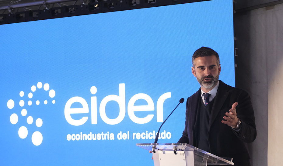 El consejero de Sostenibilidad, Ramón Fernández-Pacheco, en el acto inaugural del Complejo Ambiental de Gádor, en Almería.
